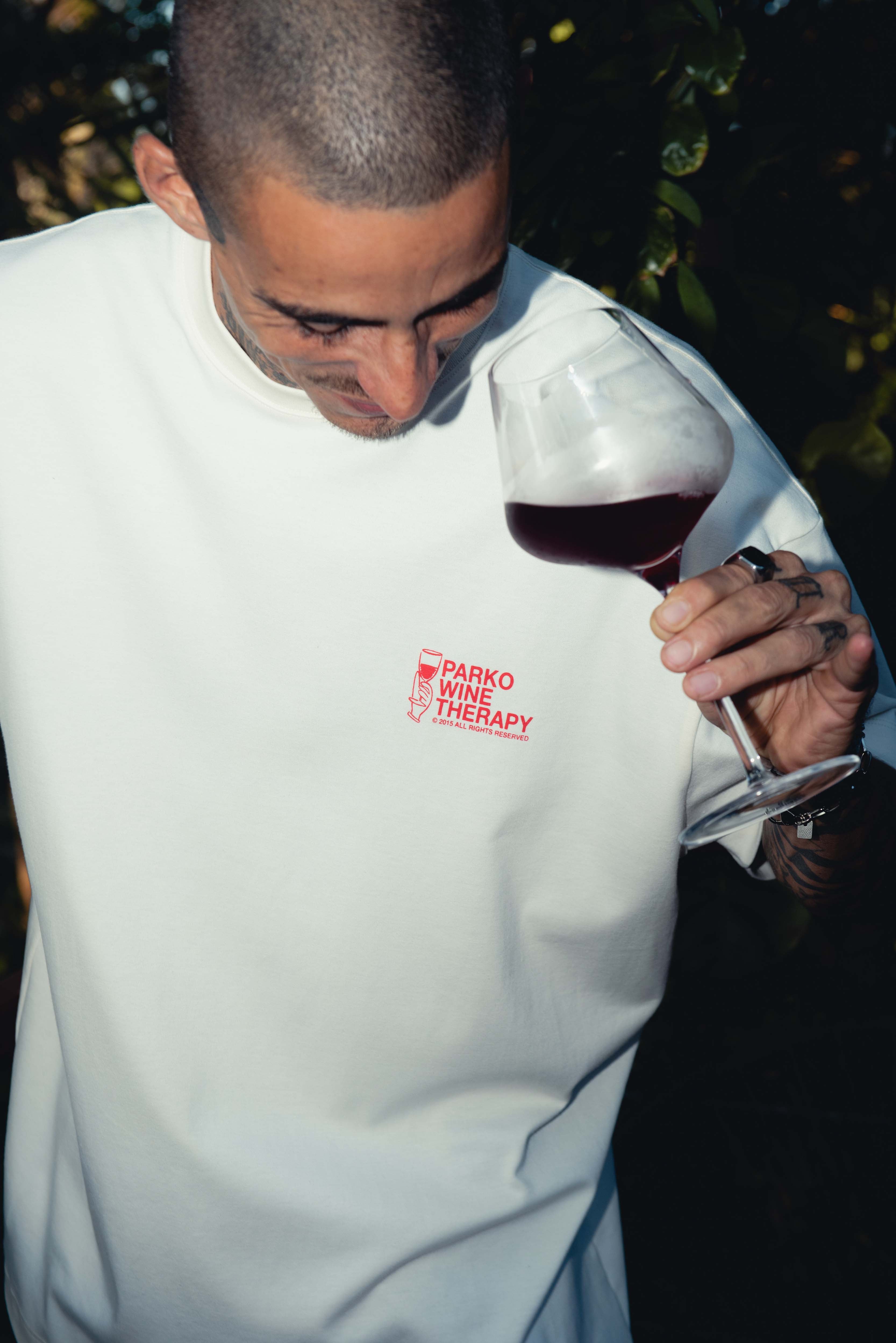 T-SHIRT OVER BOXY WINE CLUB